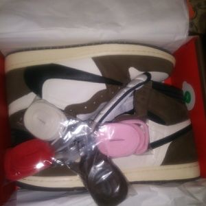 Jordan 1 travis scott